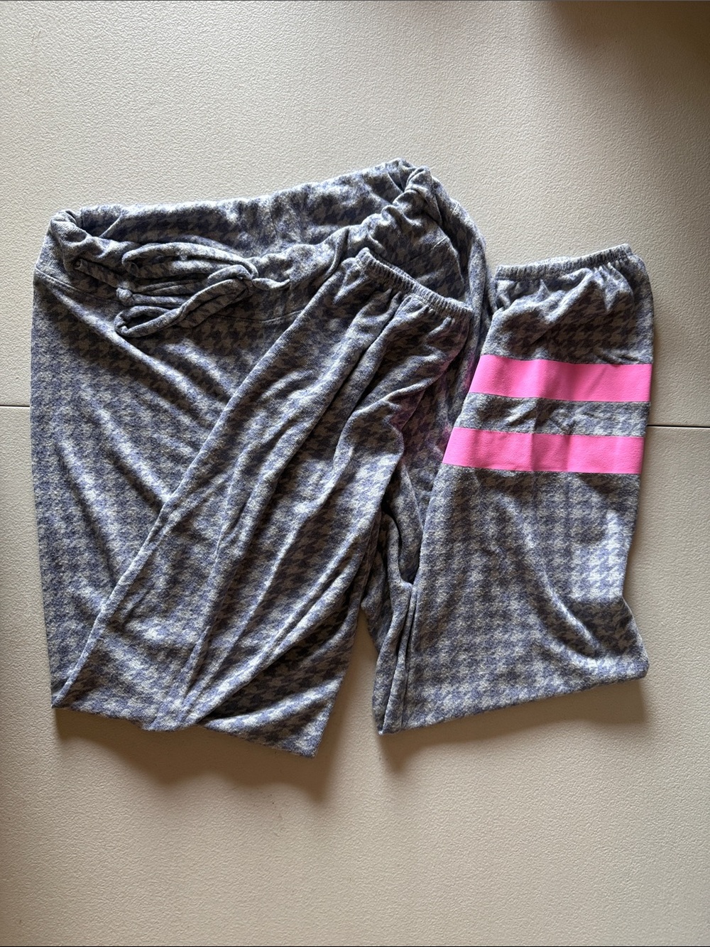 Sundry Gray Houndstooth Pajama Pants with Pink Stripes Size: 2